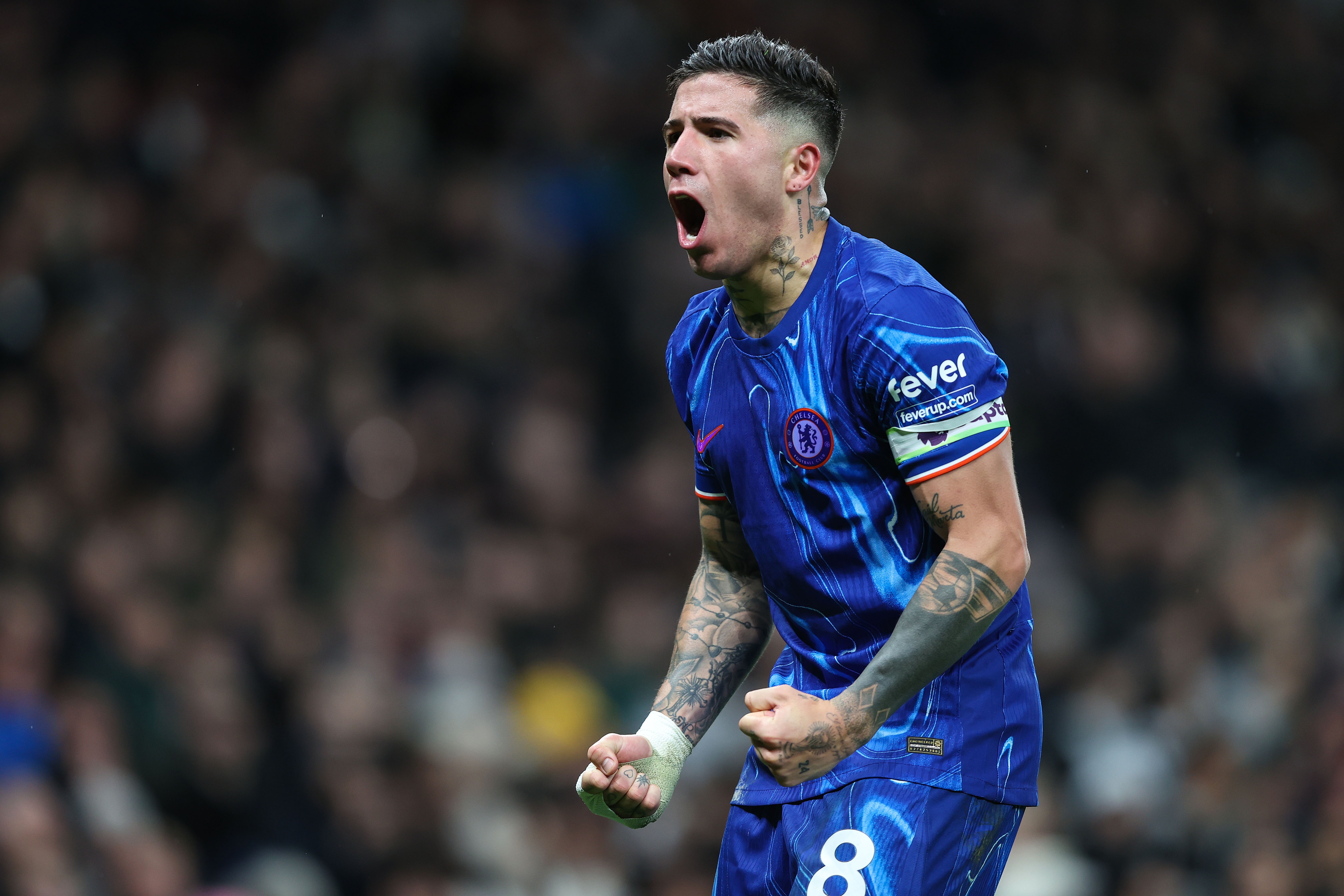 包含冲刺阶段欧冠传出新动向；费城76人手感冰凉；管理层表态：质疑声仍在；阵容厚度经受考验的词条