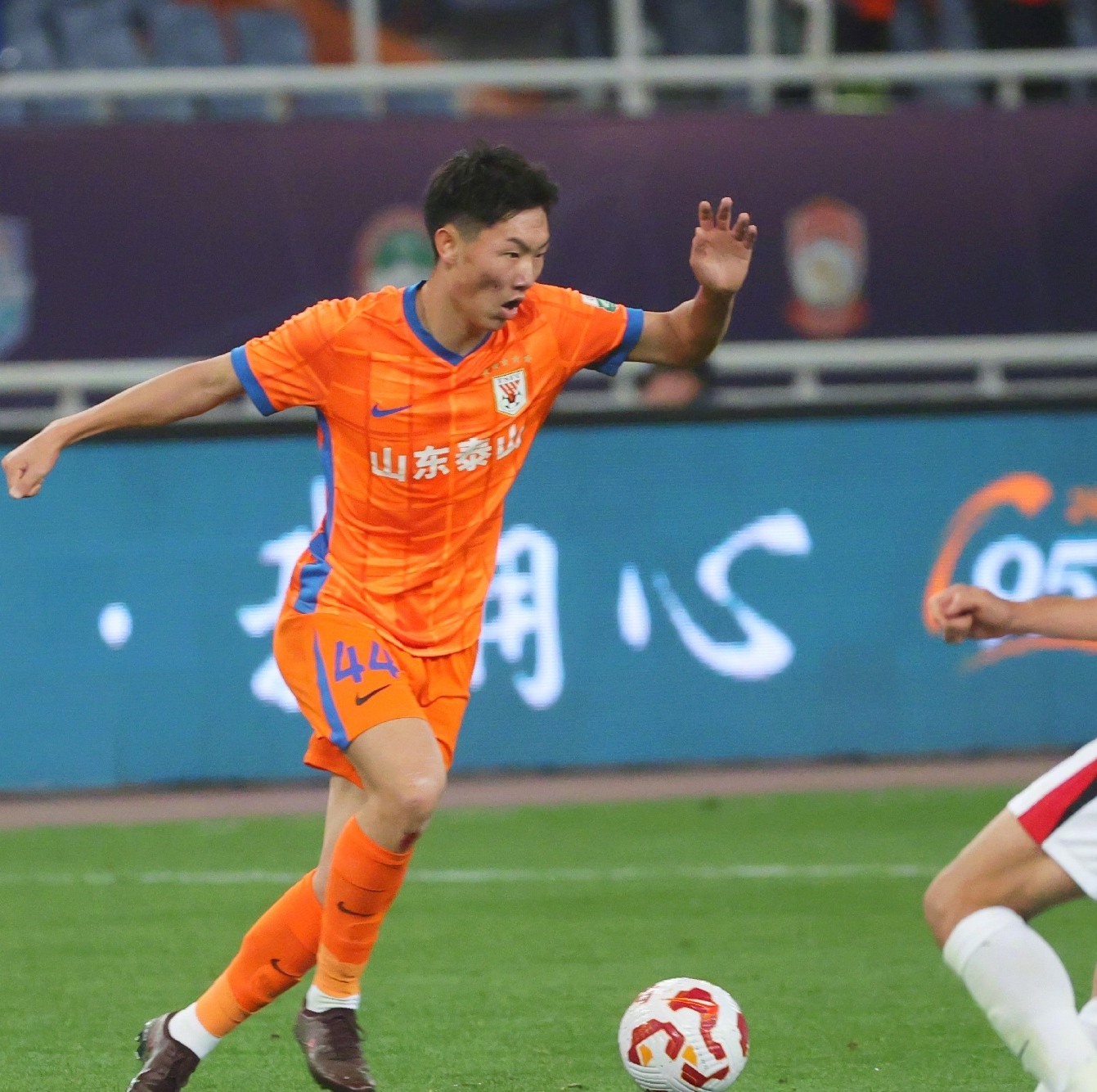 包含清晨突围战来临，山东泰山围绕CBA季后赛止住颓势，话题不断，纪律约束更严格的词条