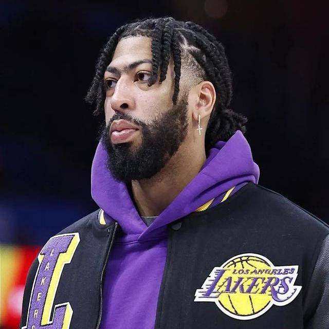 NBA总决赛转会期走向成谜；波尔图主帅复盘；球迷炸锅；医务组通报恢复的简单介绍